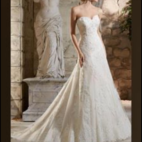 Mori Lee wedding dress with matching veil. - Picture 1 of 7